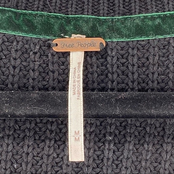 NWOT Free People V Neck Bell Sleeve Cableknit Sweater Damsel BLACK size M - Picture 2 of 8